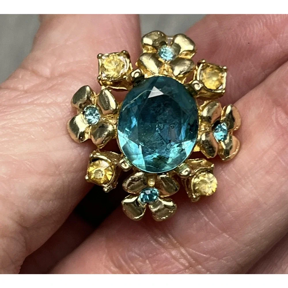 Vintage Screw Back Earrings Gold Tone Blue Rhinestone Floral Cluster Clip On‎
